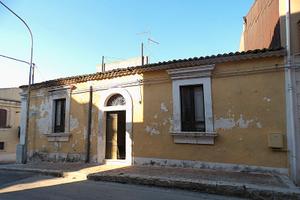 Indip. in via Magenta con garage e spazi esterni
