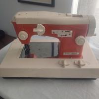 Macchina da cucire giocattolo vintage