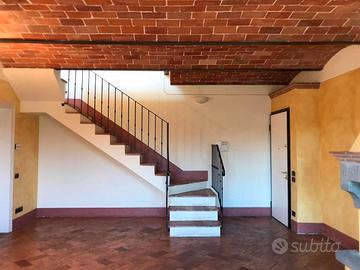 Elegante appartamento su 2 livelli semicentro