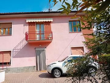 Mombercelli. Appartamento Centrale