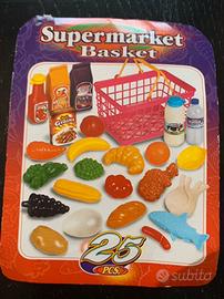 Cestino da supermercato e registratore di cassa