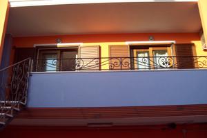 Pula arredato bilocale con cortile/giardino