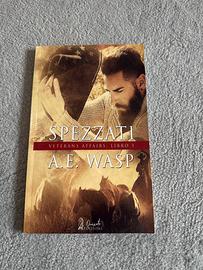 Spezzati e Sotto attacco a. E . Wasp