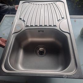 Lavabo in acciaio per cucine