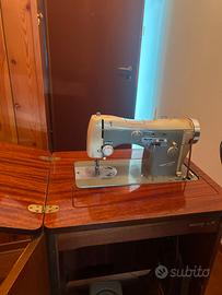 macchina da cucire Necchi, con mobiletto 