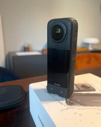 Insta 360 x4 + bastone invisibile 114 cm