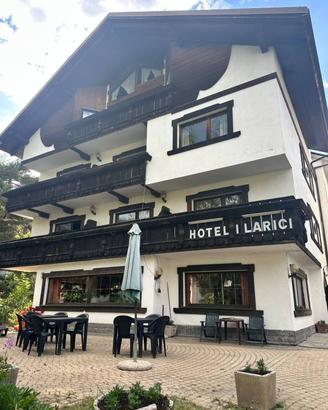 Palazzo / Stabile di 1000 m² con più di 5 locali a