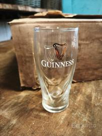 Bicchieri per birra Guinness Stock 