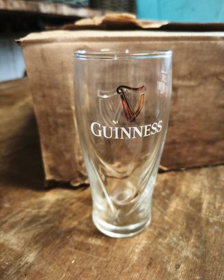 Bicchieri per birra Guinness Stock 