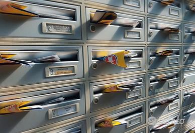 Genny adetto distribuzione volantini pubblicitari