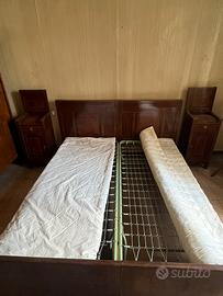 Letti singoli con rete e comodini