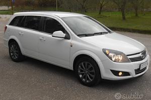 ASTRA S.W.1.7cdti(AUTO FERMA dal 2014)NUOVA,6marce