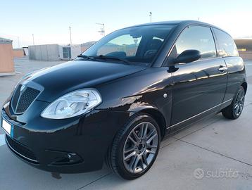 Lancia ypsilon momo design