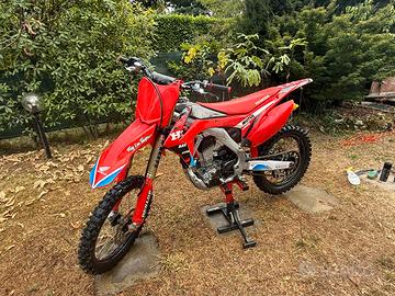 HONDA Red Moto CRF 250 4 tempi 2016