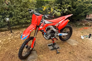 HONDA Red Moto CRF 250 4 tempi 2016