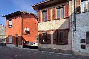 CASA DI CORTE A MONTE CREMASCO
