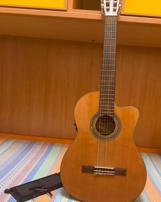 Chitarra classica elettrificata