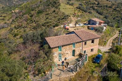 Casa tipica cilentana con giardino e posto auto