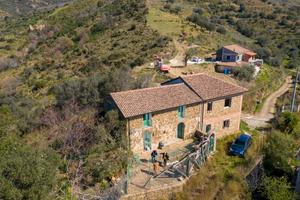 Casa tipica cilentana con giardino e posto auto