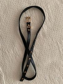 Cintura nera sottile con borchiette dorate