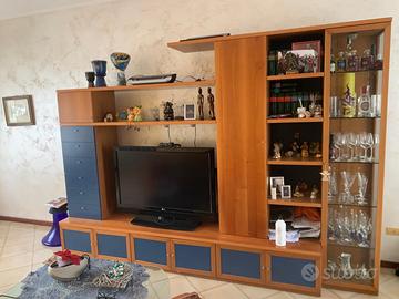 RIBASSATO MODERNA PARETE ATTREZZATA