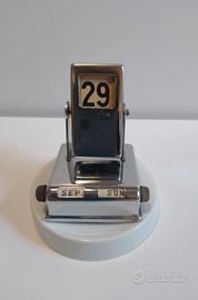 Calendario perpetuo girevole da scrivania.