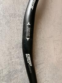 Manubrio MTB 720mm completo di manopole