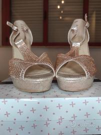 Scarpe eleganti aperte 