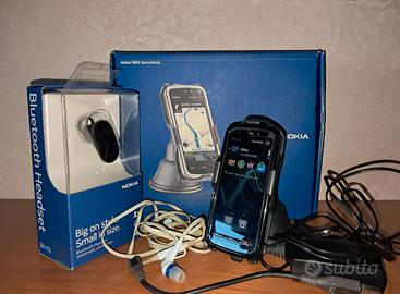 Nokia 5800 con scheda SD nuova e accessori