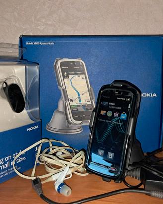 Nokia 5800 con scheda SD nuova e accessori