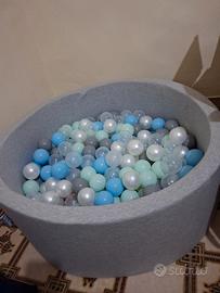 gioco per bambini: piscina morbida con palline 