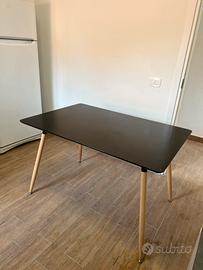 Tavolo moderno
