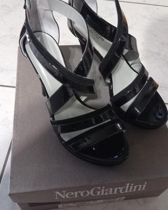 Sandalo con tacco NeroGiardini