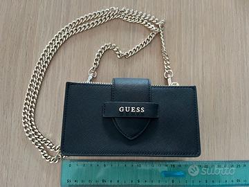 Micro borsa a tracolla Guess con catena removibile