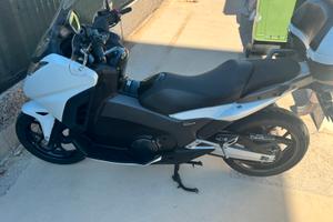 Honda Integra 750  come nuova.