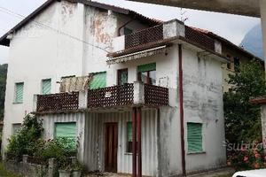 Casa da ristrutturare a Montereale Piazza Roma