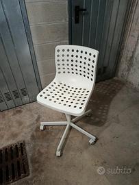 sedia girevole con rotelle skalber ikea