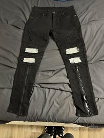 jeans strappati