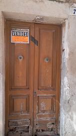 Intero stabile con giardino