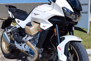 Guzzi V100 Mandello da Vetrina