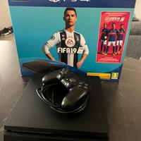 PlayStation 4 edizione FIFA19 + joystick