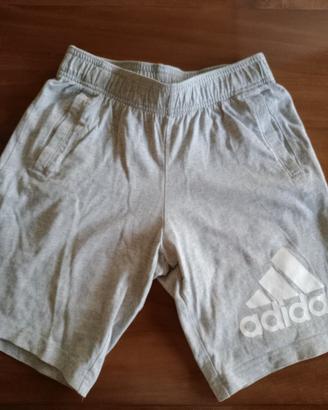 pantaloni corti 