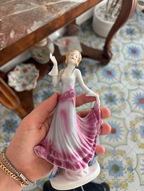 Statuina vintage in porcellana lucida