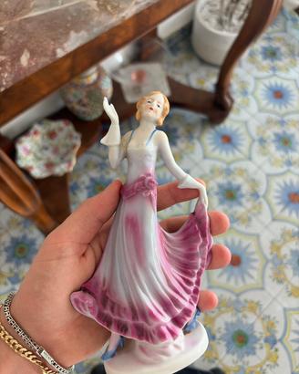 Statuina vintage in porcellana lucida