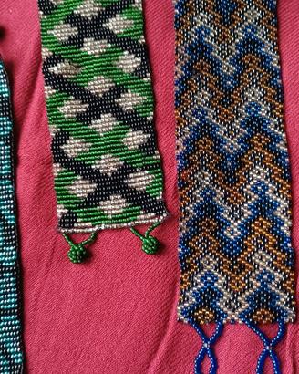 Bracciali e collier in perline fatti al telaio