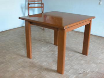 Tavolo quadrato a libro raddoppiabile