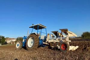 Aratro bivomere moro