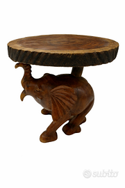 Tavolino in legno con elefante scolpito