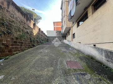 AUTORIMESSA A POLLENA TROCCHIA