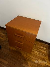 Comodino in legno 3 cassetti